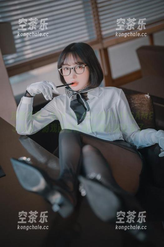 Son Ye Eun 精选美图:Son Ye Eun的PLAYGAMESOLO,游戏画面比我的操作精彩多了。